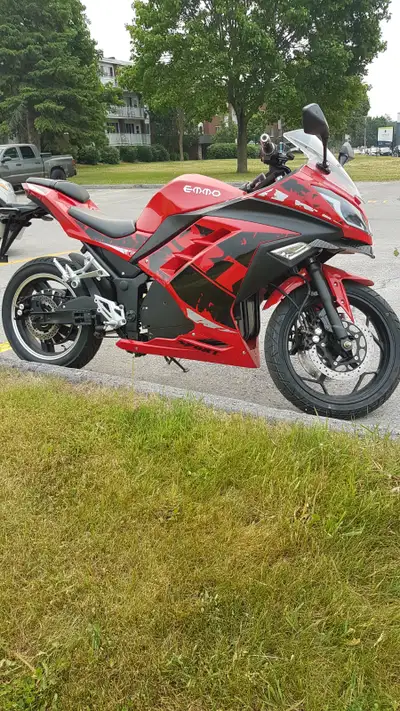 E BIKE LOOKS LIKE KAWASAKI NINJA. GREAT ON GAS CONSUMPTION. 30 KMS TOTAL. NEW NEW NEW. COMES WITH 72...