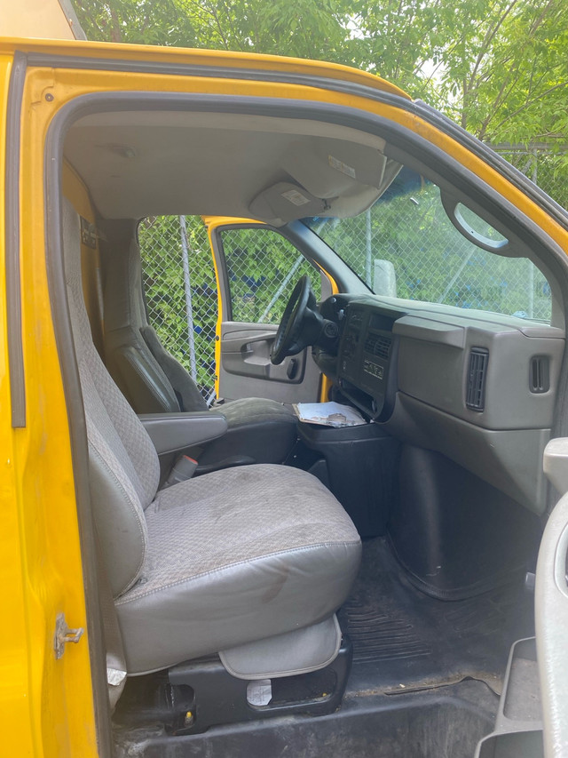 2006 GMC Savana 16ft Cube Van – Strong 6.0L V8  – in Cars & Trucks in City of Toronto - Image 3