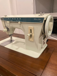 Singer Fashion 257 Sewing Machine with Table