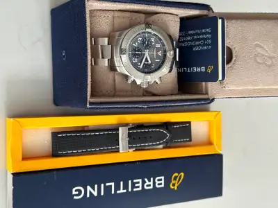Breitling Avenger B01  année 2024 avec la boite et document, View more