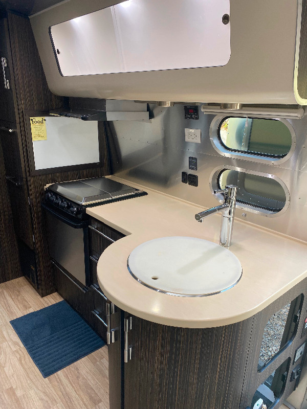 2014 Airstream International Signature Trailer 27FB in Travel Trailers & Campers in Dartmouth - Image 3