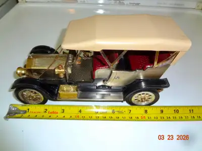 Rolls Royce Waco miniature Vintage $35 Cet autoradio Rolls Royce tout en métal a été fabriqué par WA...
