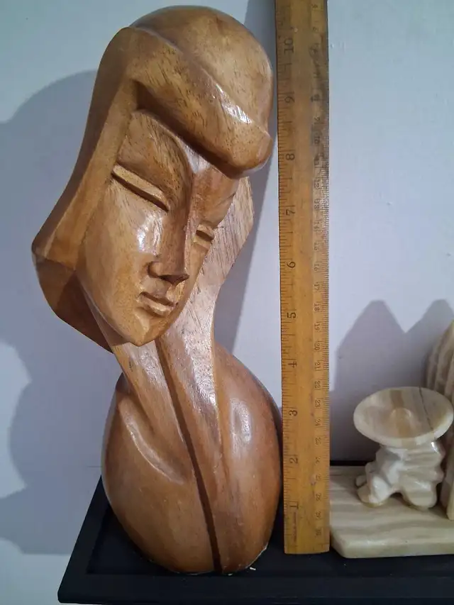 Vintage Handcarved Madonna  in Arts & Collectibles in Edmundston - Image 4