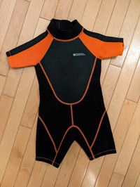 Kids shorty wetsuit size 3-4 (like new)