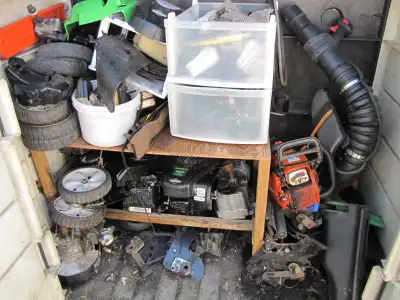 LAWNMOWER ENGINES  And A LOT OF PARTS, View more