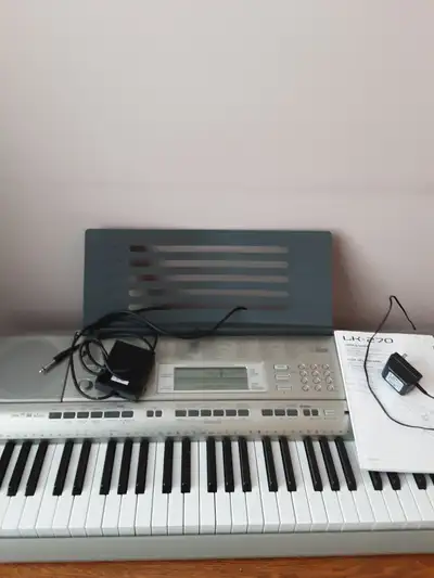 61 keys and 152 built-in songs