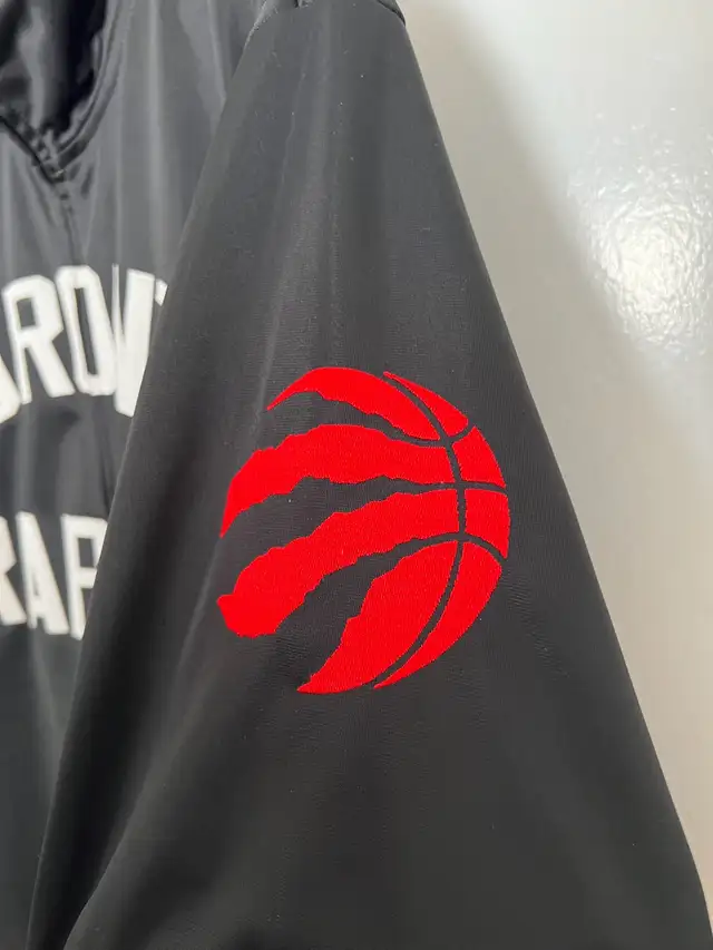 Toronto Raptors jacket L in Men's in City of Toronto - Image 3