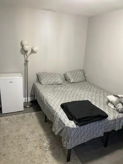 Large Furnished room in beautiful house in caledonia Dartmouth (able to contain 2 beds and can accom...