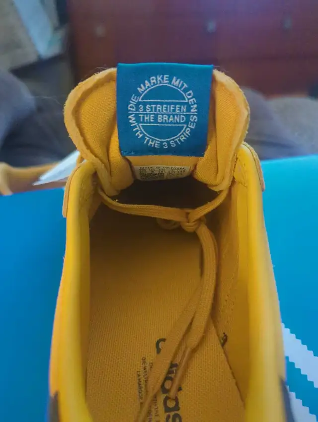 Neufs!!! Souliers Adidas édition rétro Montréal 6.5 homme in Men's Shoes in City of Montréal - Image 6