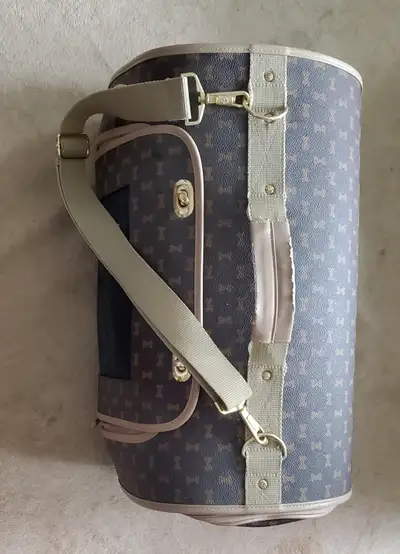 Plastic Pet Door, Extra Large Flap Size 26.6cm x 38cm $75 Dog/Cat/Pet Carrier Bag $65 (45cm x 26cm a...