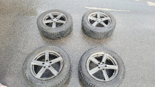 235/60R17 Yokohama iceguard G075 102T Winter tires on alloy rims in Tires & Rims in Ottawa