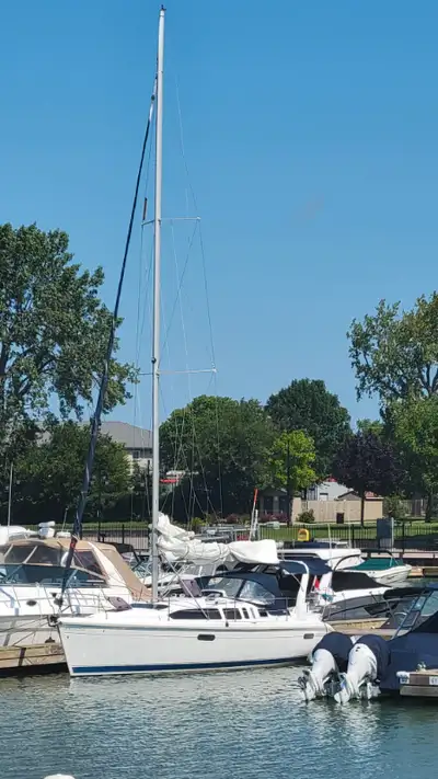 Just Listed! In the water in Sarnia Ontario, this Hunter 340 has extensive updates and is turn key....