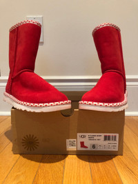 BRAND NEW UGG SHORT HEARTS RED HOT SHEARLING LINED BOOTS 