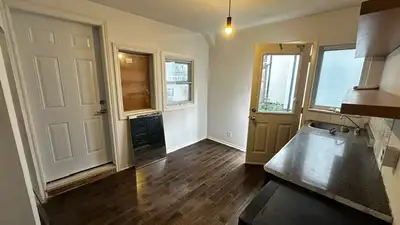 Bright, tidy, small, self contained. One room with private bathroom. Ground floor, separate entrance...