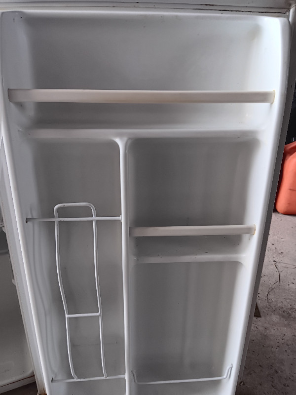 SMALL FRIDGE FOR SALE in Refrigerators in Trenton - Image 3