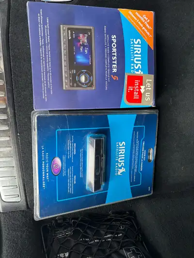 Get ready to tune into your favourite stations with this Sirius Sportster 5 satellite radio and home...