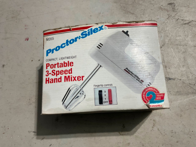 Proctor silex hand mixer new $10.00 in Processors, Blenders & Juicers in Bedford - Image 4