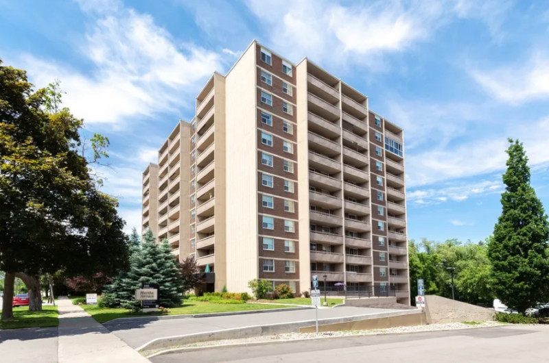 2 Bedroom Downtown Burlington Highrise with Lake Views Long Term Rentals Oakville