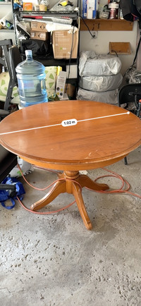 Round wood table 