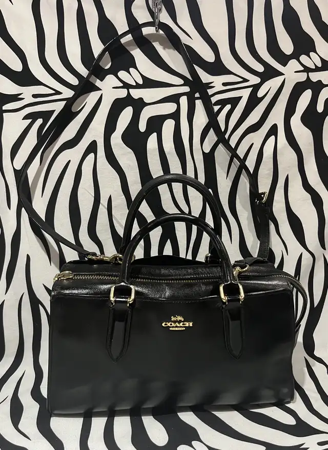 Vintage Boutique Quality Black Leather Coach Bag in Women's - Bags & Wallets in City of Toronto - Image 2