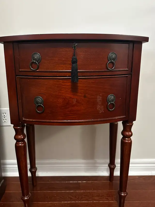 Mahogany wood Side Table