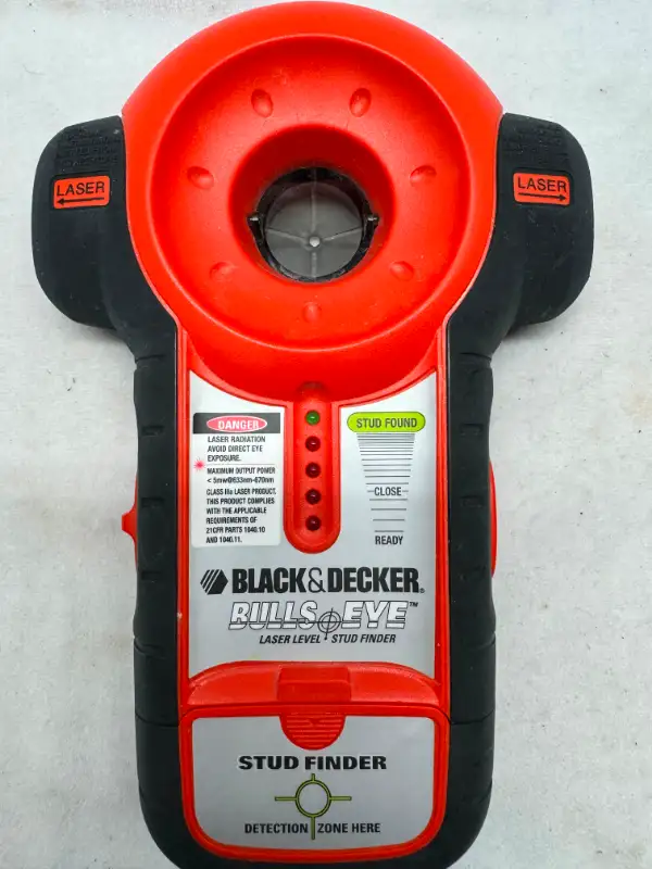 Black & Decker BDL100S Bullseye Laser Level and Stud Finder in Painting & Paint Supplies in St. Catharines - Image 3