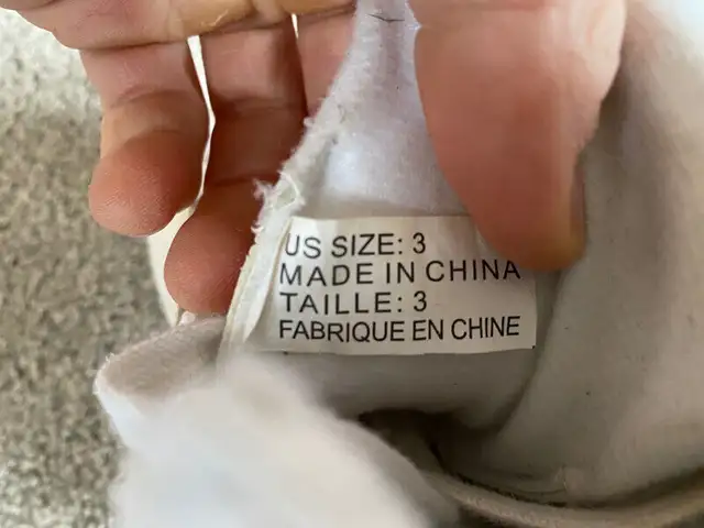 Kids ice hockey / figure skates in Skates & Blades in Brantford - Image 6