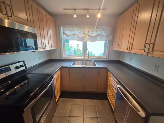 BUNGALOW/ 3 BED/ 2 BATH/ CHARLESWOOD