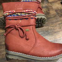 New winter girl boots size 2.5