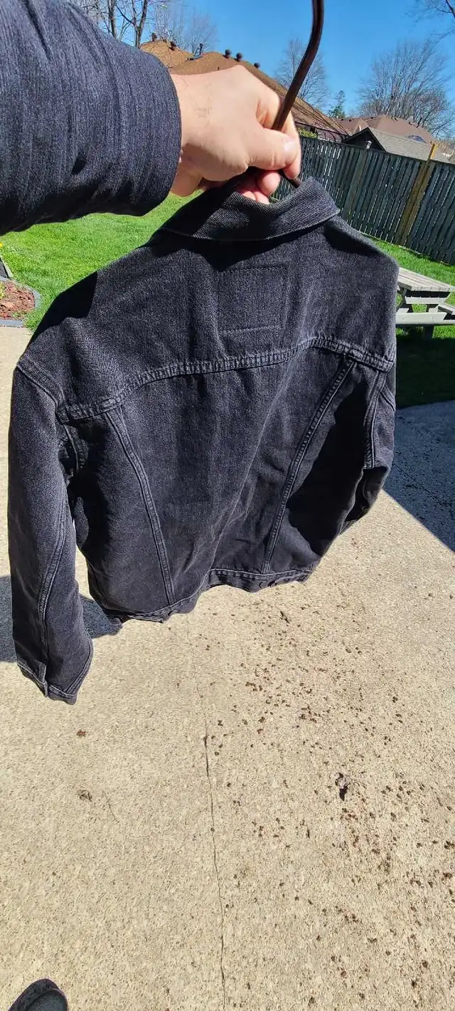 BRAND NEW Levi's Trucker Jacket in Men's in Windsor Region - Image 4