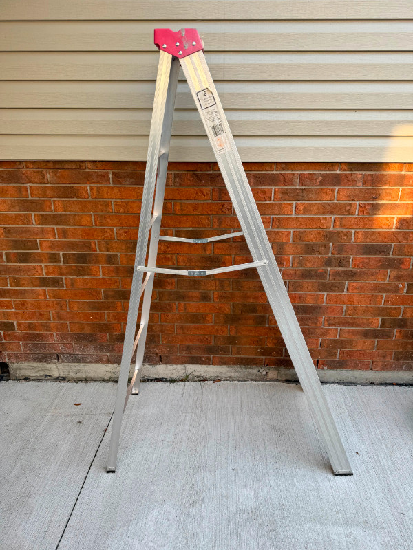 Lite 6 foot Aluminum Step Ladder Grade 2 in Ladders & Scaffolding in St. Catharines