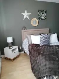 Set de chambre comprenant tête et base de lit couleur gris-beige