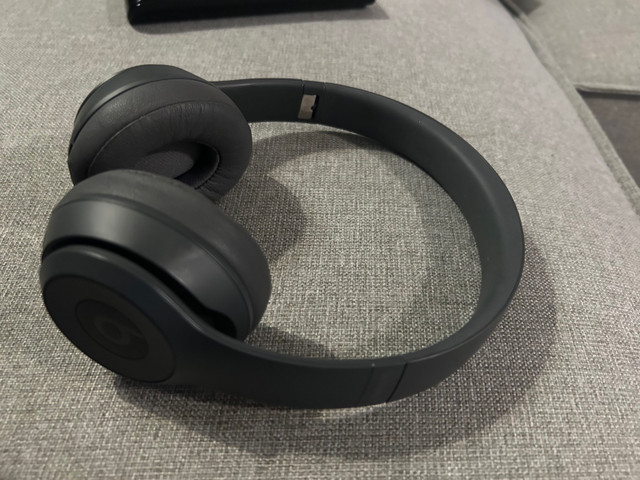 Beats Solo3 Wireless dark gray - used once in Headphones in City of Toronto - Image 2