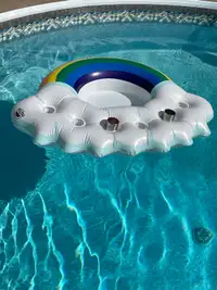 Pool float with cup holders