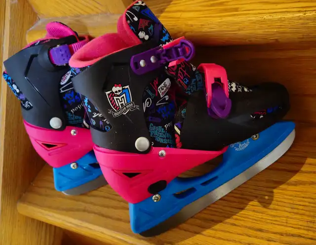 Monster High Kid's Adjustable Skates size 3-4-5-6 for sale in Skates & Blades in Gatineau - Image 6