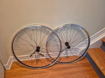 EVO tour 700c front wheel (NEW), View more