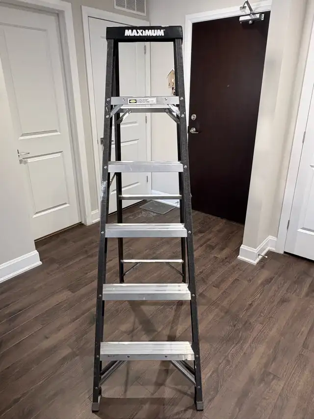 Maximum Fiberglass Step Ladder – 6’6″ Heavy Duty – 250lb Rated in Ladders & Scaffolding in Oakville / Halton Region - Image 8