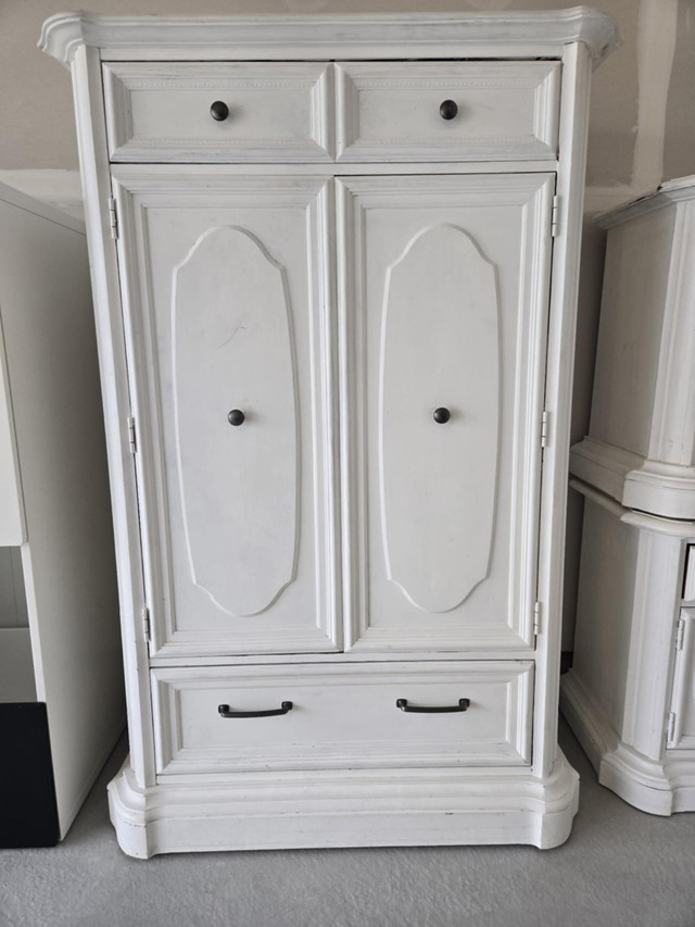 Solid wood refinished dresser set in Dressers & Wardrobes in Strathcona County - Image 4