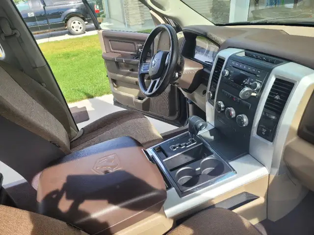 2011 Dodge Ram 1500 4x4 SLT Quad Cab MINT INTERIOR in Cars & Trucks in Calgary - Image 9