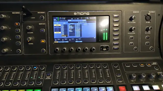Midas M32 Digital Mixer in Pro Audio & Recording Equipment in Kawartha Lakes - Image 5