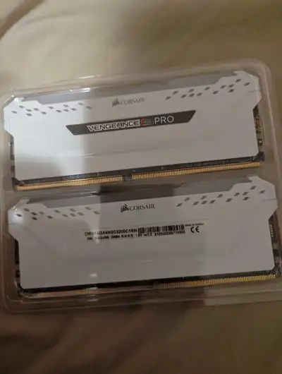 Corsair Vengeance Pro RAM white 16GB, View more