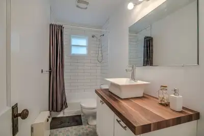 Appartement NON-FUMEUR situé dans le quartier Montcalm, un des plus beaux et des plus paisibles quar...