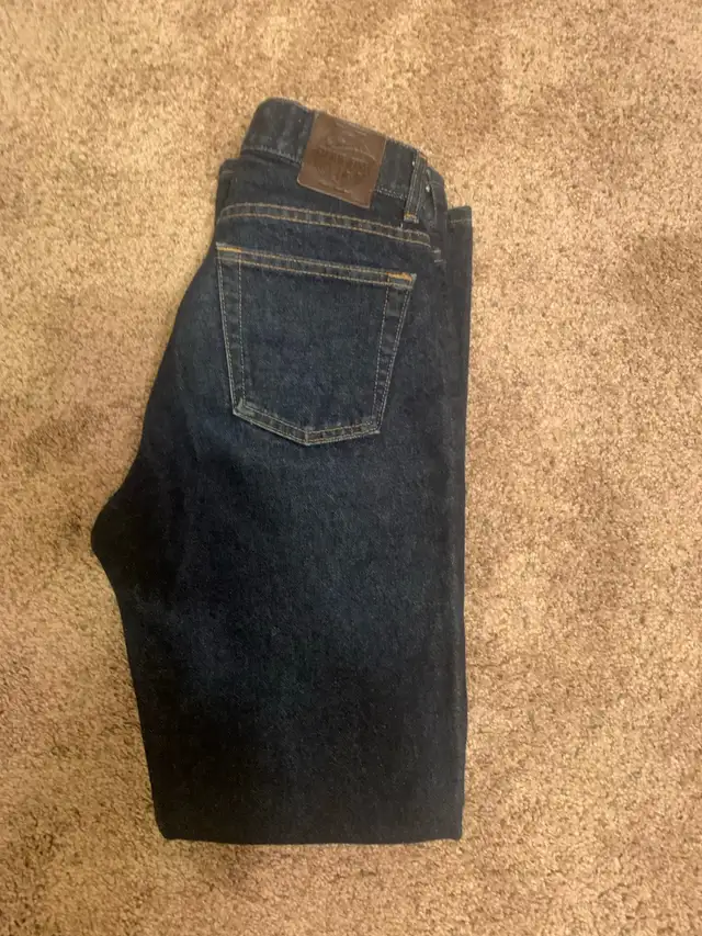 Women’s Gap Jeans size 2 Regular in Women's - Bottoms in Calgary - Image 4