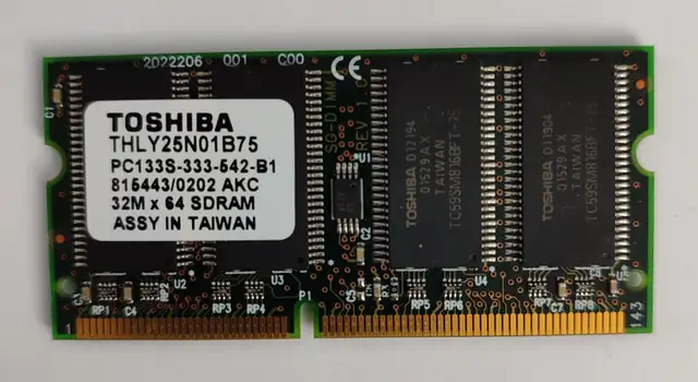 TOSHIBA SDRAM PC-133 133MHZ 256MB LAPTOP RAM THLY25N01B75 in System Components in Laval / North Shore - Image 2