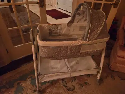 Graco Elephant Bassinet, View more