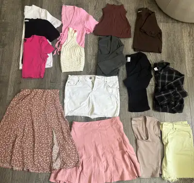 Lot de vêtements femme, View more