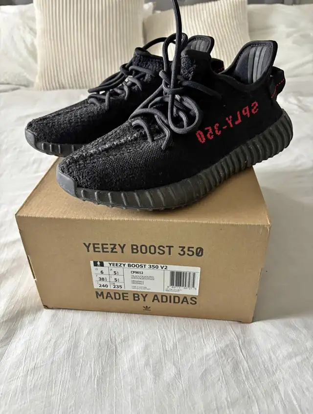 adidas Yeezy Boost 350 V2 in Men's Shoes in City of Toronto - Image 2