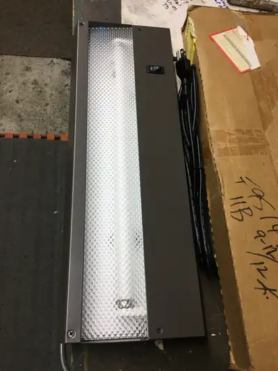 Herman Miller new / old stock , under cabinet light with on/ off switch . Bronze finish , 12/3 cord...
