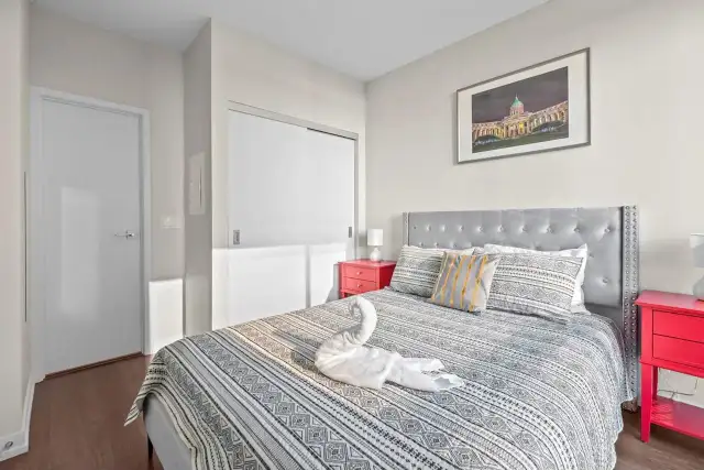 Stunning Modern 2bed/2bath Furnished Apt in Other Countries in Canada - Image 8