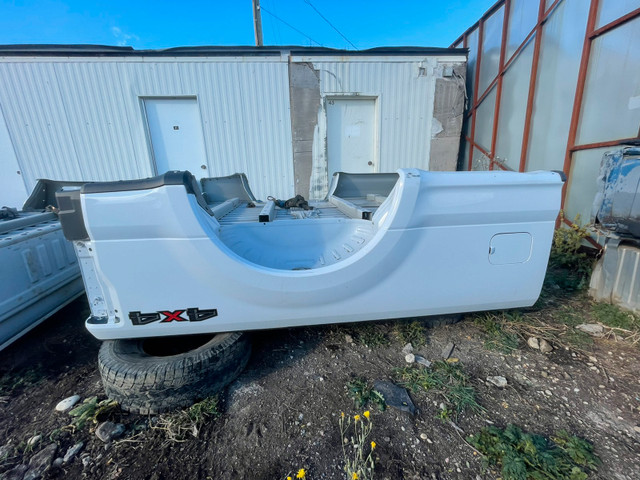 2020 F350 box/White Mint Condition dans Pièces de carrosserie  à Comté de Strathcona - Image 3